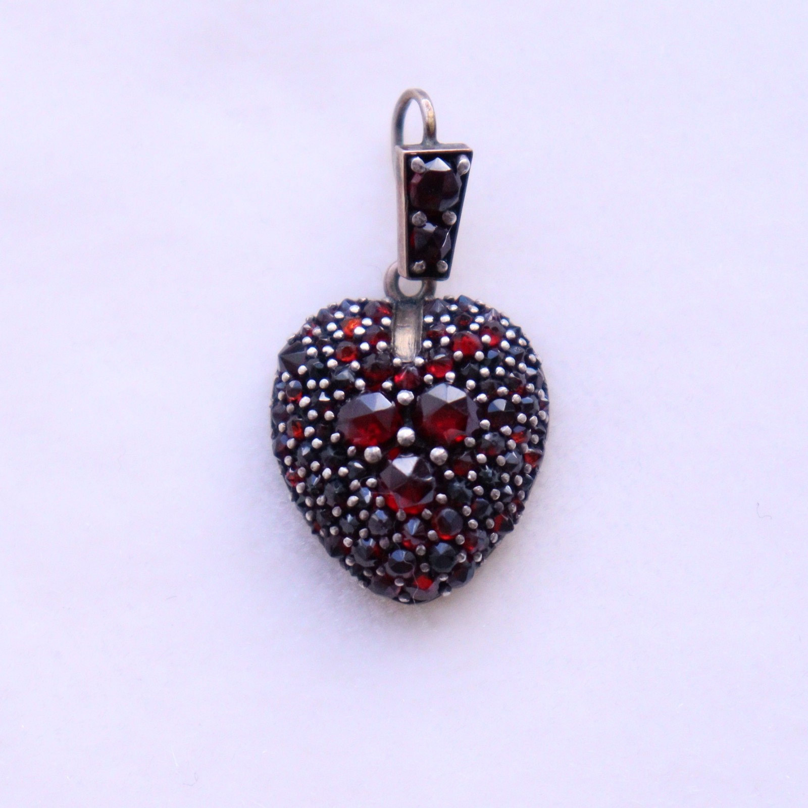 Antique Bohemian Garnet Heart Pendant Late 19ct – NO TARIFF