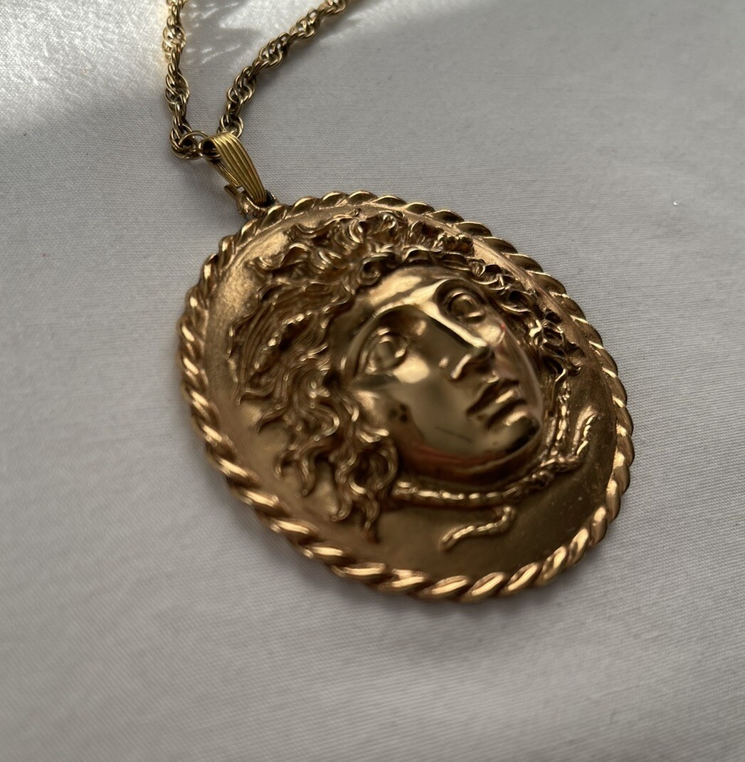 Stunning Alva Museum Replicas Medusa Statement Pendant 2.5” Madallion Necklace