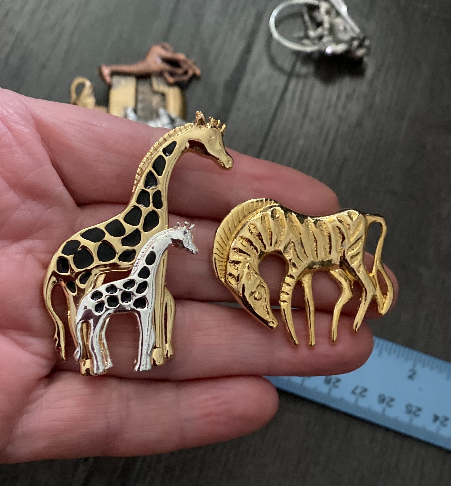 6 Vintage To Modern Safari Animal Brooch Lot Lion-Giraffe-Zebra-Leopard-Elephant