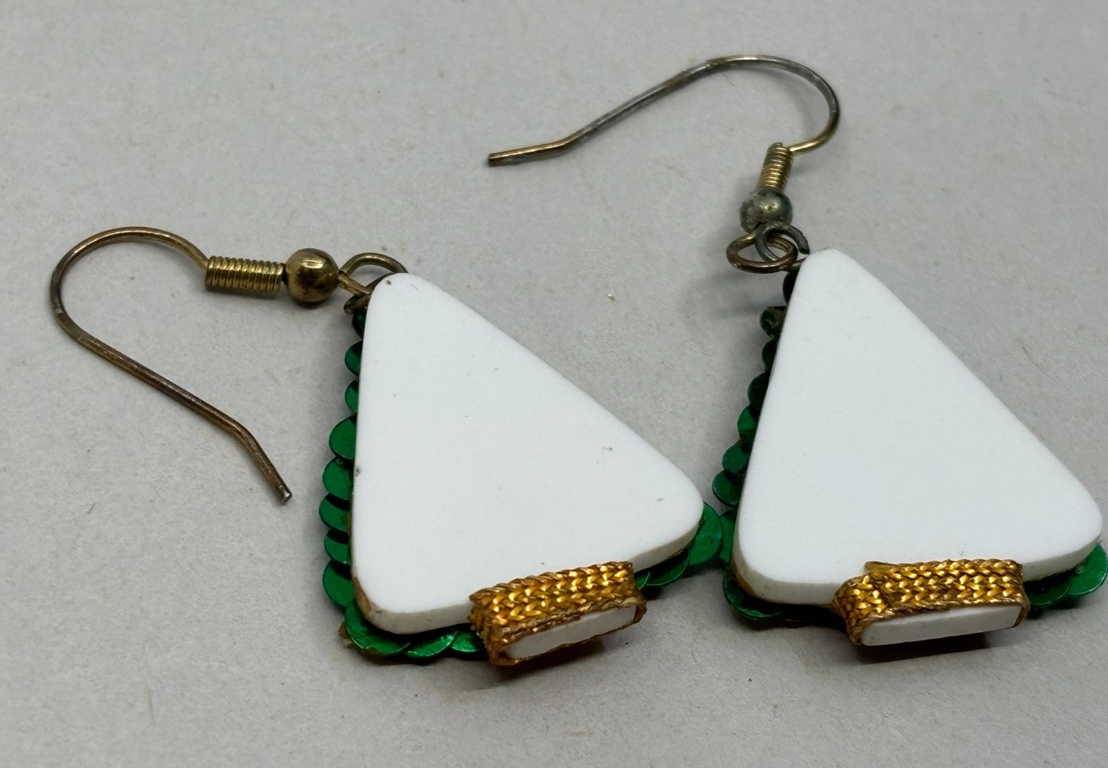 Lot Of 10 Christmas Jewelry Items Avon Earrings Unbranded Pendant Brooch Pins