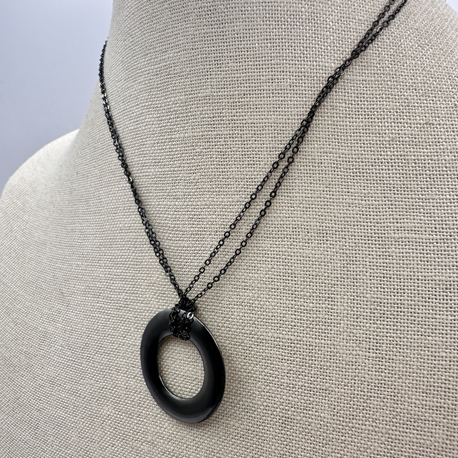 Vintage 90s Black Layered Chain Circle Ring Pendant Statement Necklace Jewelry