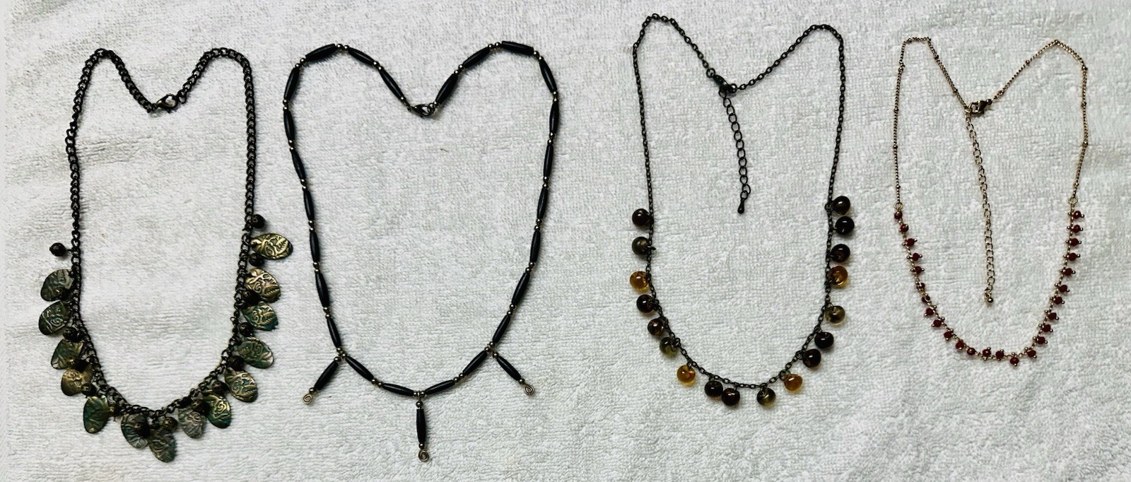4 Collar Necklace Lot Green Black Red Gold Bead Dangles n0273