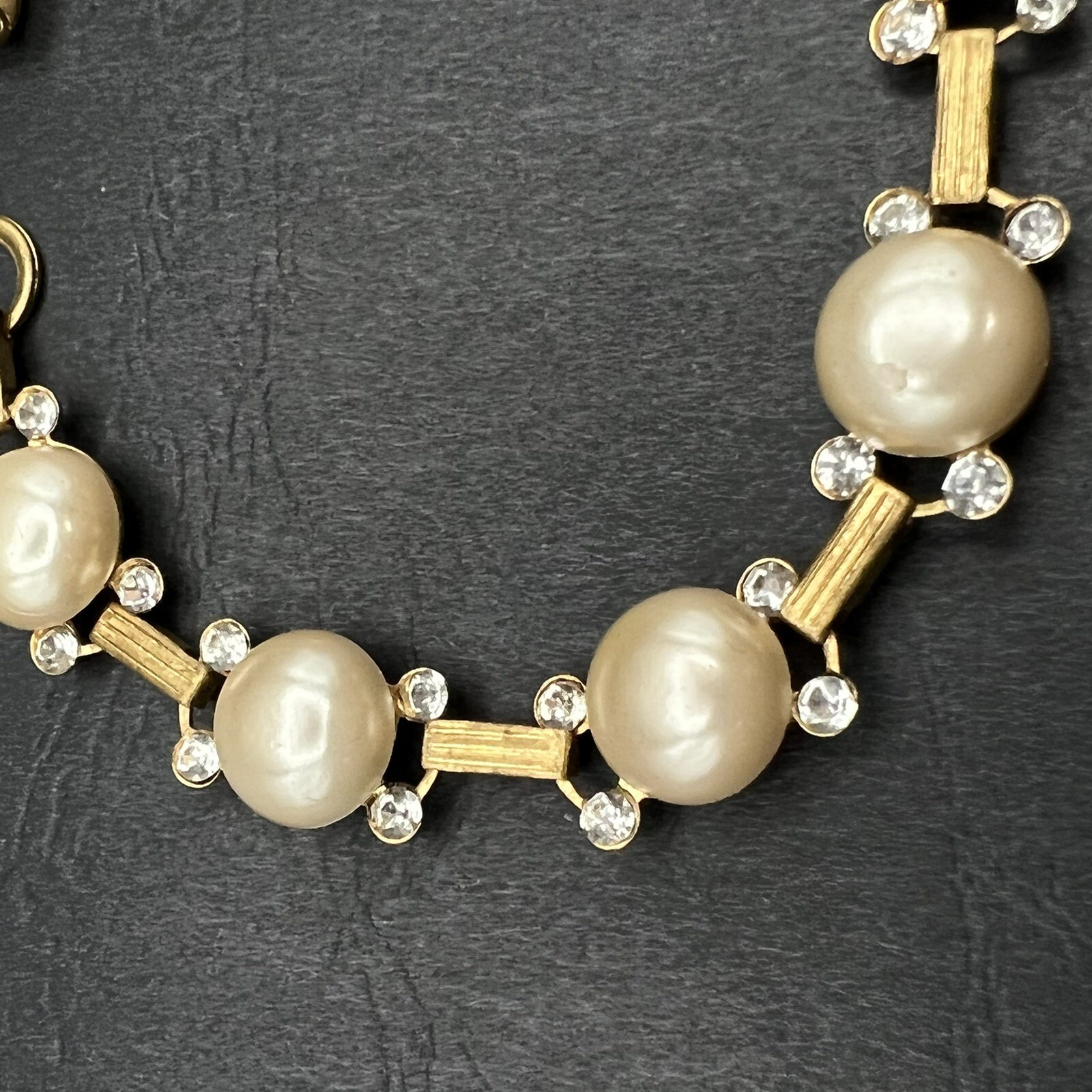 Vintage Faux Cabochon Pearl & Clear Rhinestone Gold Tone Link Bracelet 7 3/4″