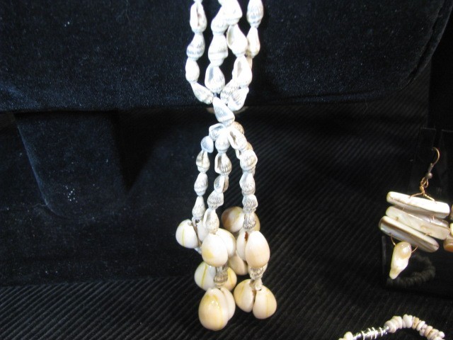 LOT S13 – 7 pc NATURAL LONG SEA SHELL JEWELRY with ARTISAN FLARE Flower puka