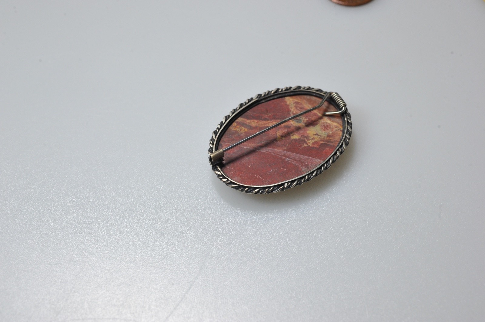 Vtg Brooch agate cabochon silver tone oval red burgundy Crean veining HL90