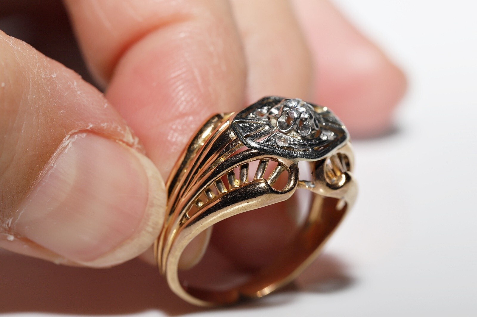 Antique Art Deco Circa 1920s 18k Gold Natural Diamond Decorated Ring