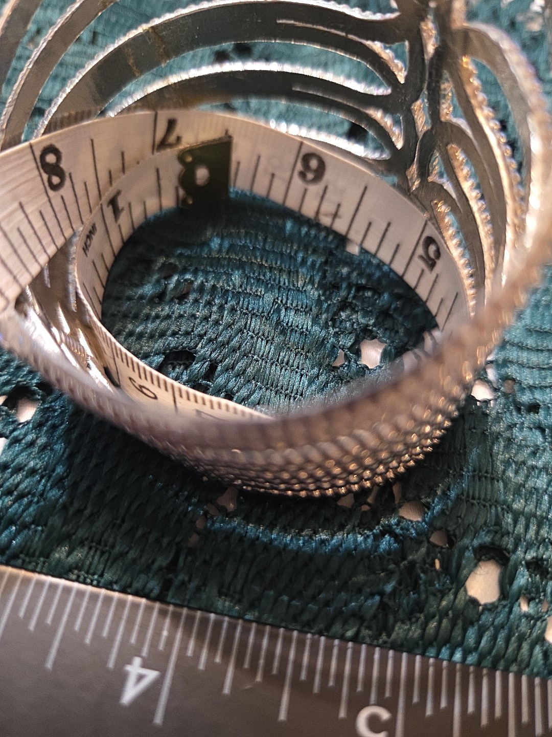 Vtg Silvertone Scalloped Front Opening Hinged Cuff Bracelet 16.51CM 6.5″ V12