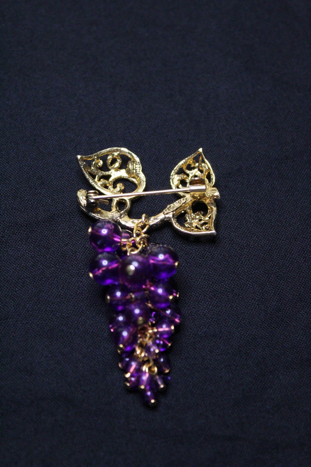 Vintage Avon Grape Cluster Brooch Pin Purple Beads Gold Tone Filigree Leaves