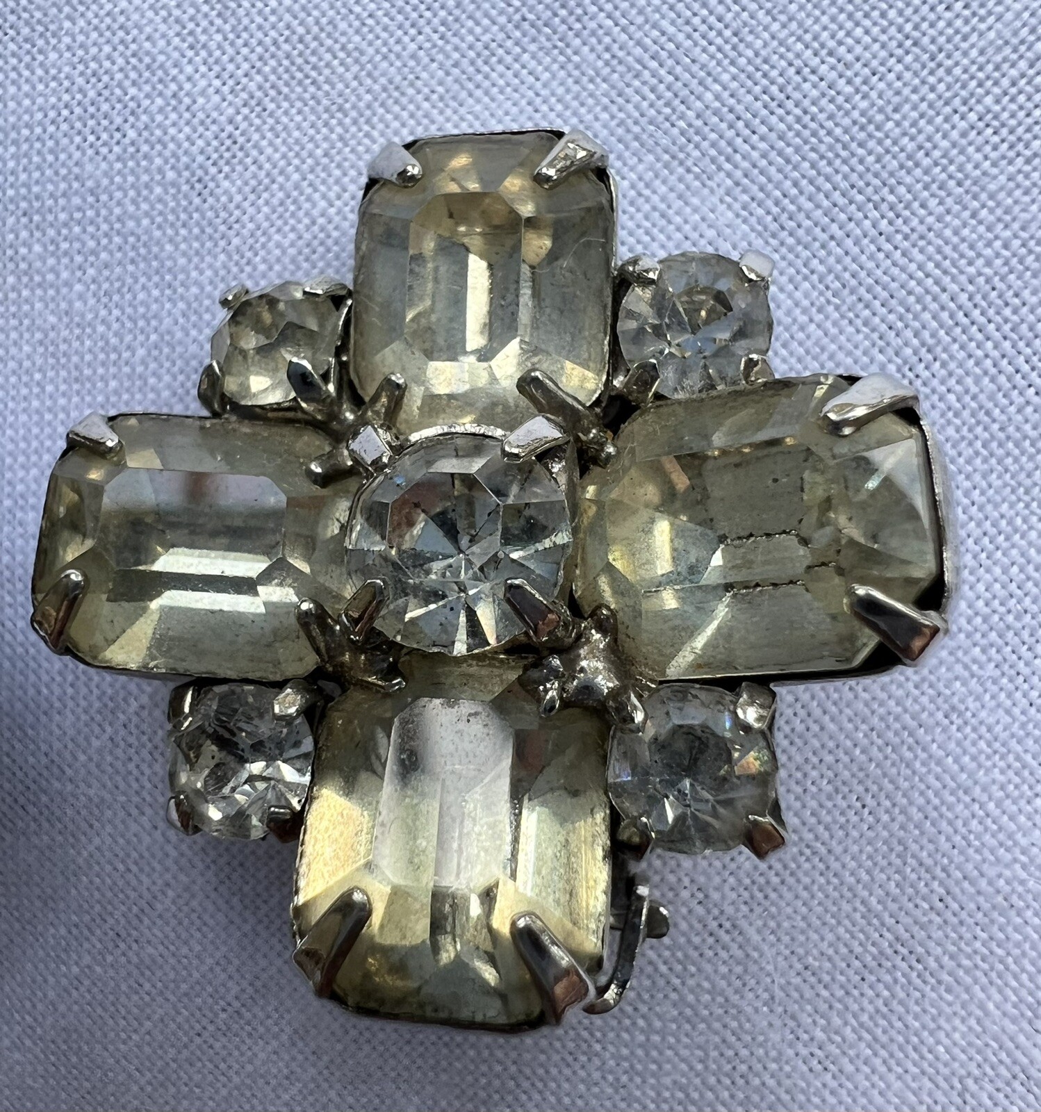 Vintage Flower Rhinestone Clip On Earrings Emerald And Round Cut Clear Prong Set
