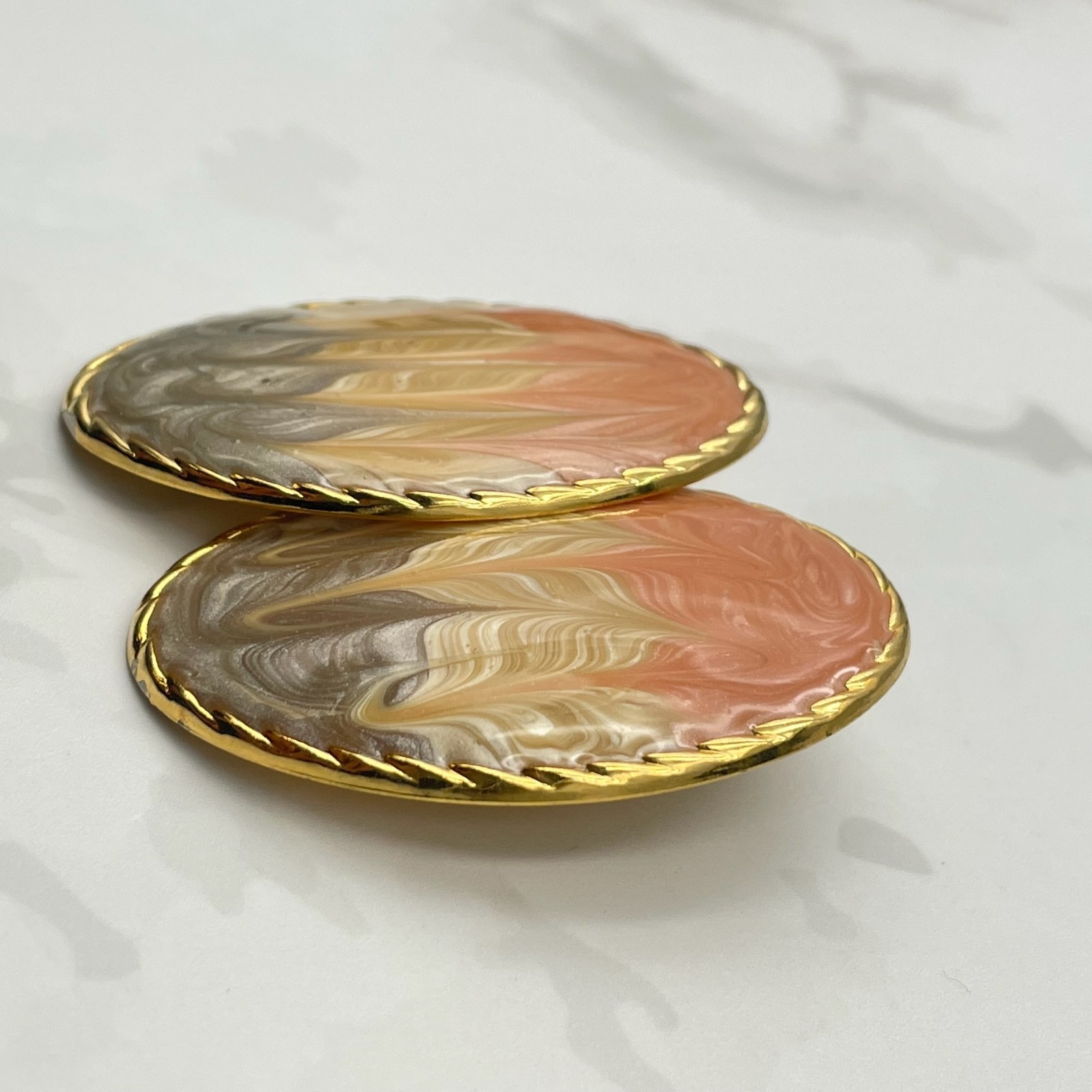 Vintage VTG Swirl Enamel Gold Tone Clip-On Earrings Peach Brown Cream Oval