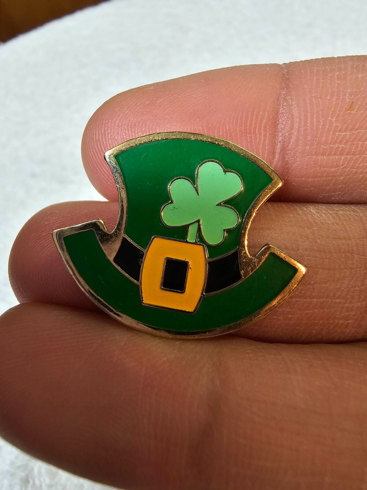 Vtg green leprechaun hat & shamrock pin goldtone