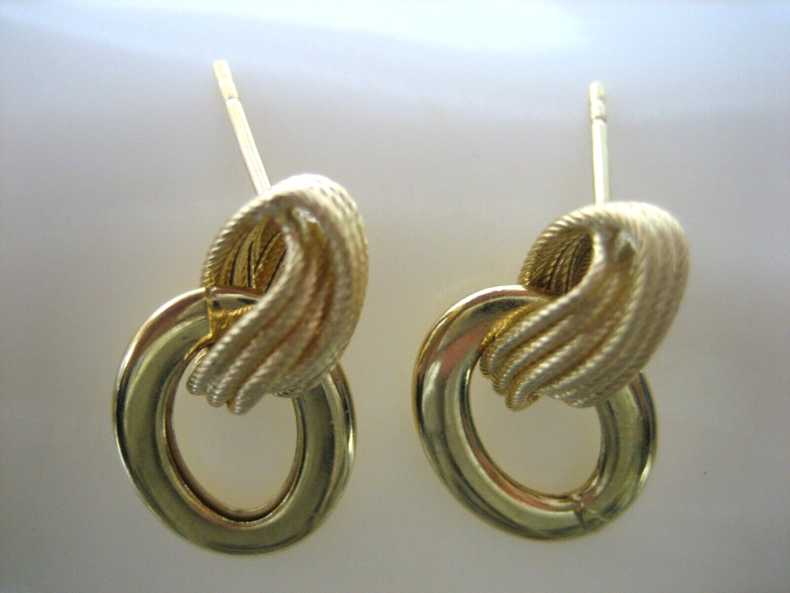 VINTAGE 18K YELLOW GOLD SMOOTH TEXTURED DOUBLE HOOP EARRINGS 2.5 GRAMS