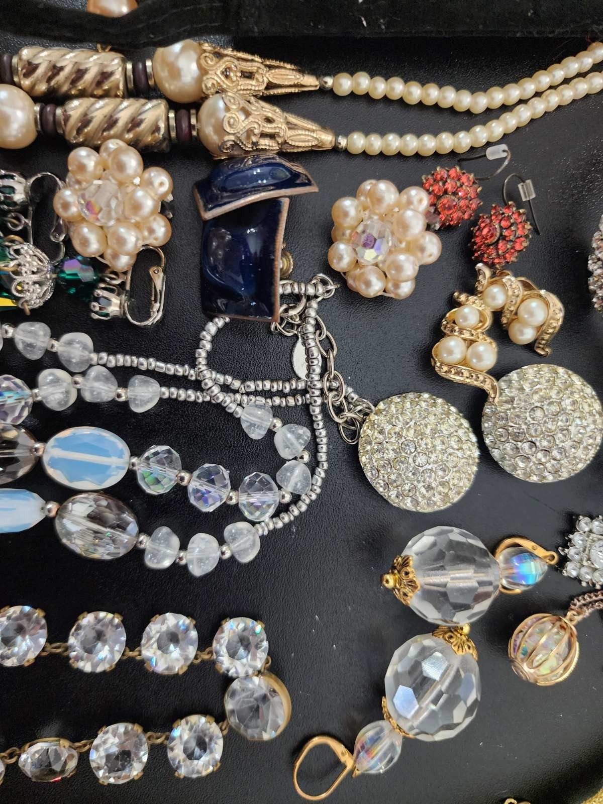 Vintage jewelry set of 22 in vintage purse