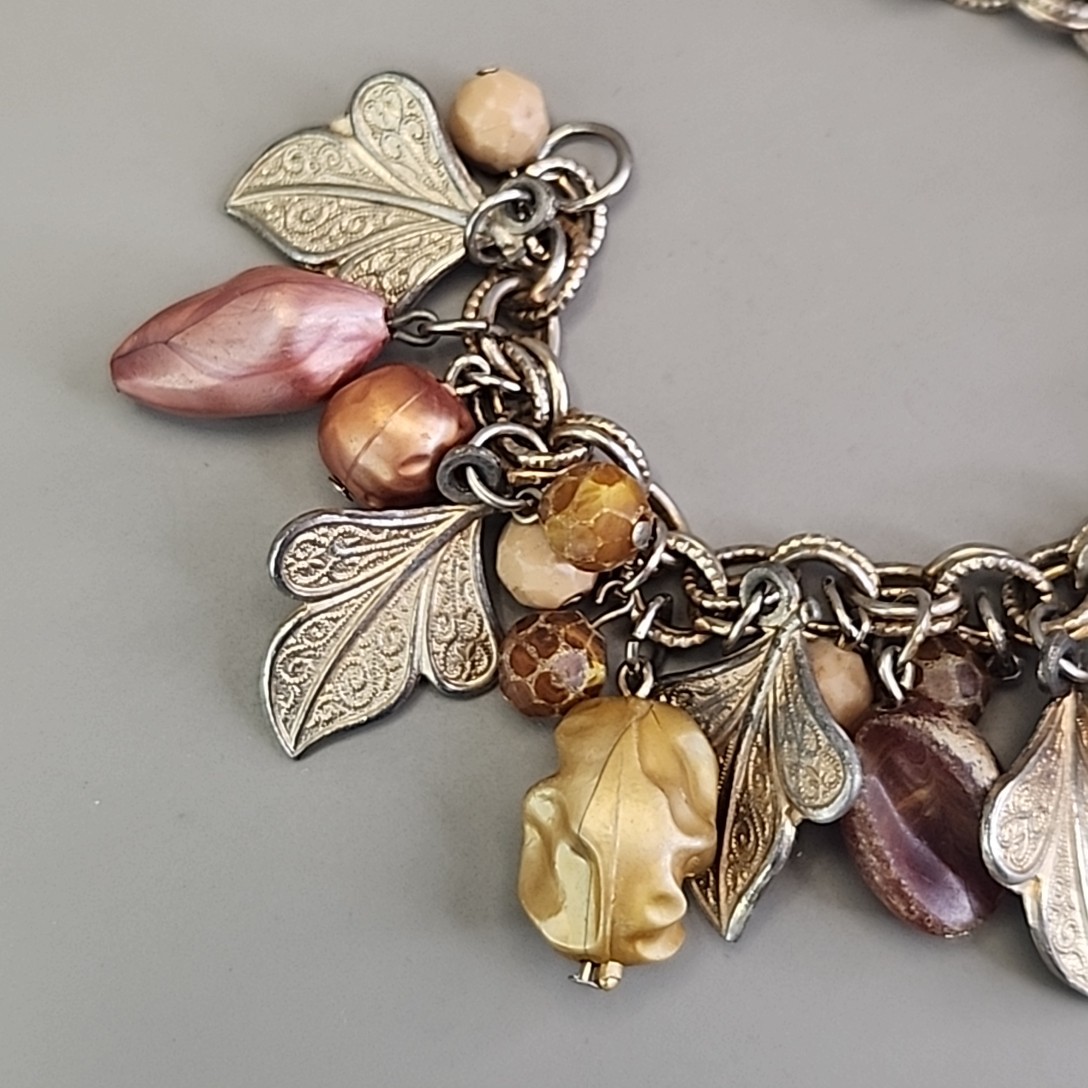 Vintage Charm Bracelet Fall Autumn Brown Bead Gold Tone Leaf Dangles 6.25″
