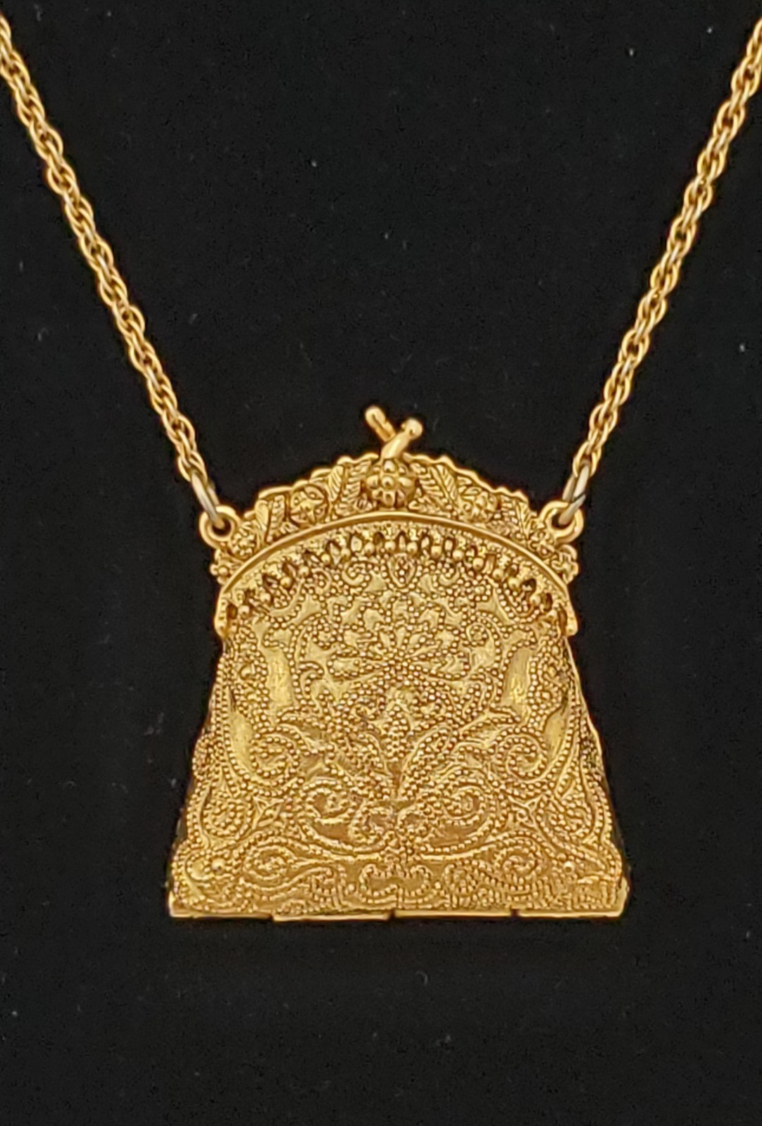 Vintage MFA Museum Of Fine Arts Boston Gold Tone Purse Locket Pendant Necklace