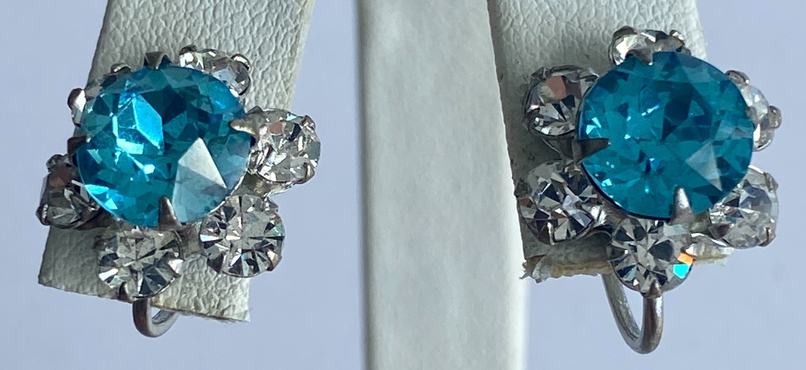 Vintage Blue Rhinestone Flower Cluster Screwback Earrings Silver Tone Prong Set