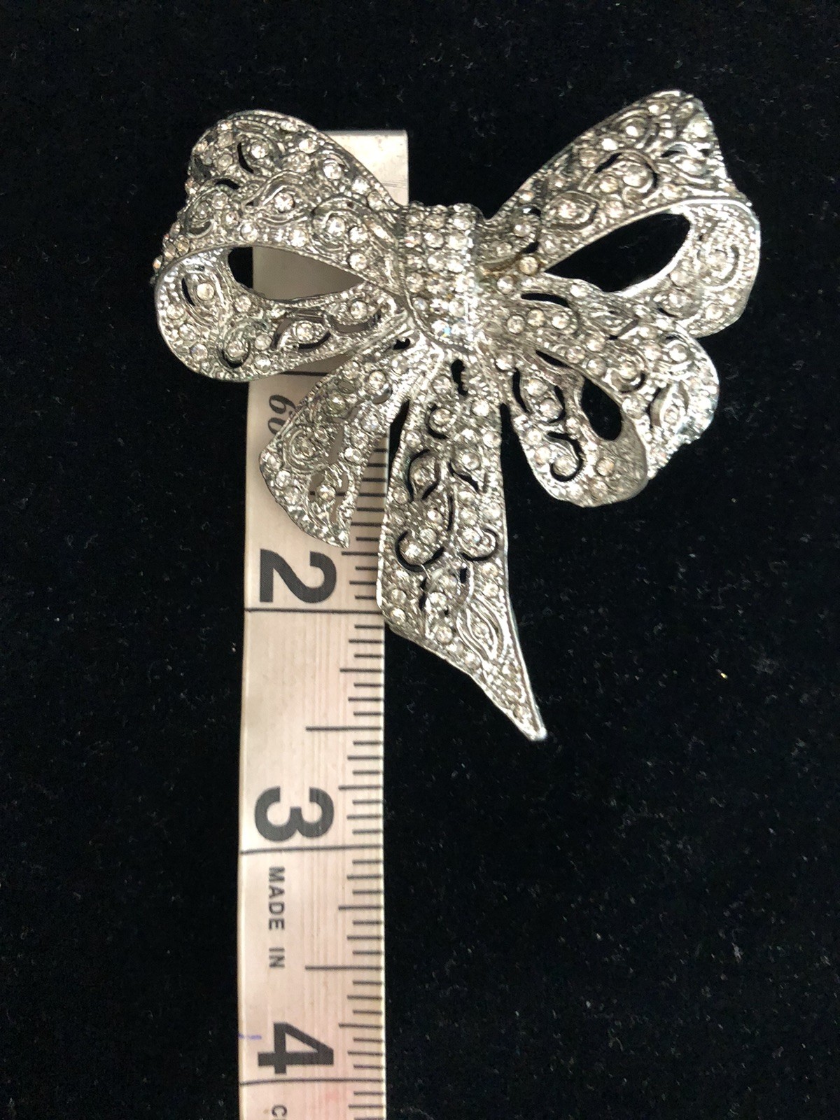 VINTAGE VICTORIAN TRADING CO. RHINESTONE BROOCH PENDANT SILVER TONE BOW