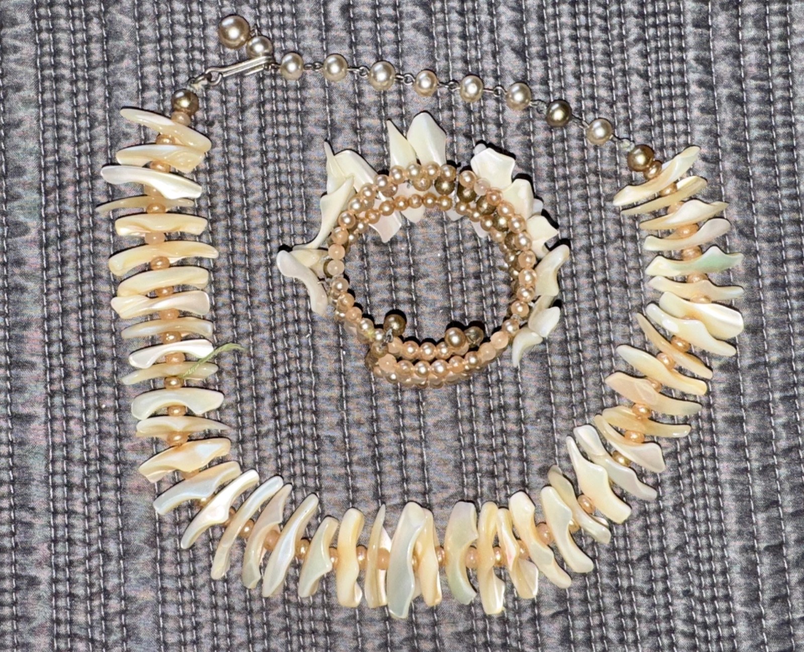 VINTAGE POLISHED NATURAL MOTHER OF PEARL SHELL SPIKES NECKLACE AND BRACELET SET