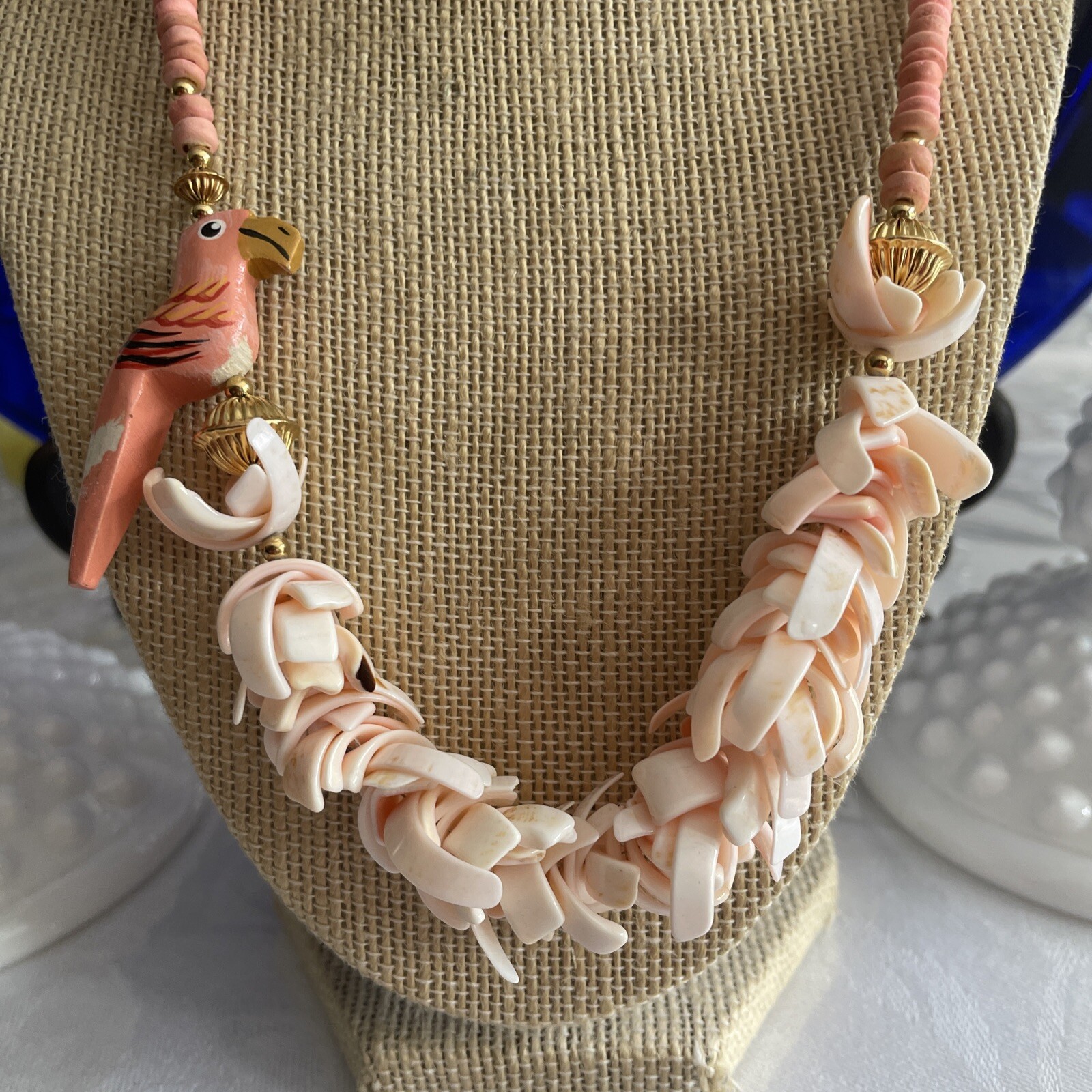 Vintage Peach & White Natural Sea Shell & Fun Parrot Beach Wear 23″ Necklace Z29