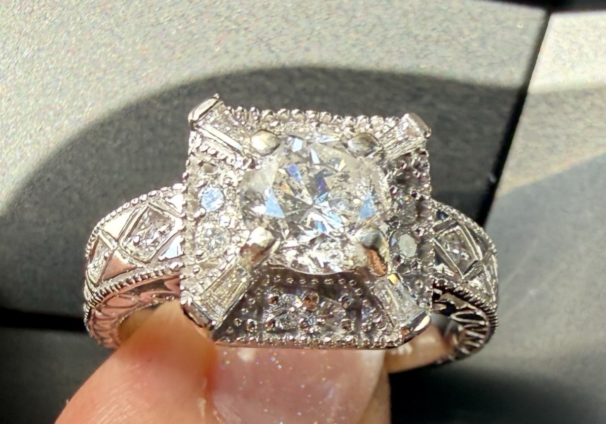 Vintage 1 Carat Diamond Filigree Ring in 14kt White Gold. Size 9