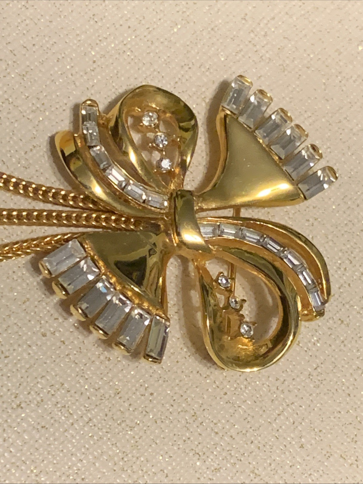 COCO VTG_Robert Rose Bow 4” Brooch Dangle Tassels Clear Rhinestones Baguettes