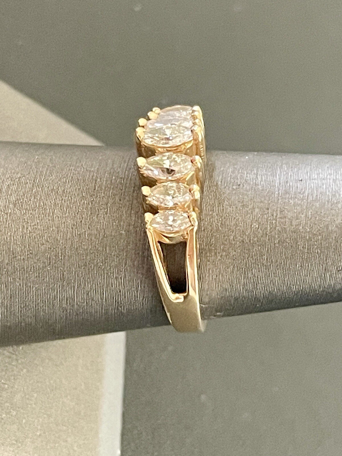 14KY 1CTW Marquise Diamond Pyramid Ring Size 7.25 (L61)