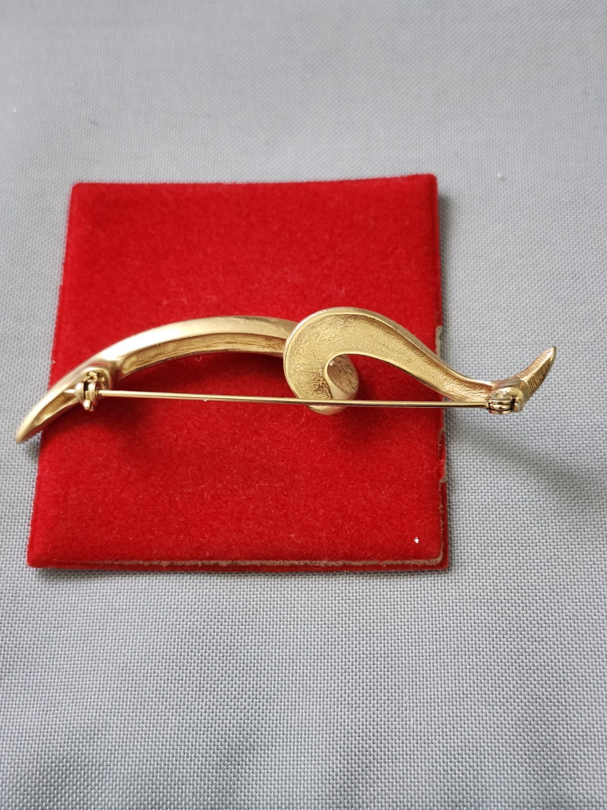 Vintage Gold Tone Wave Large Brooch Pin