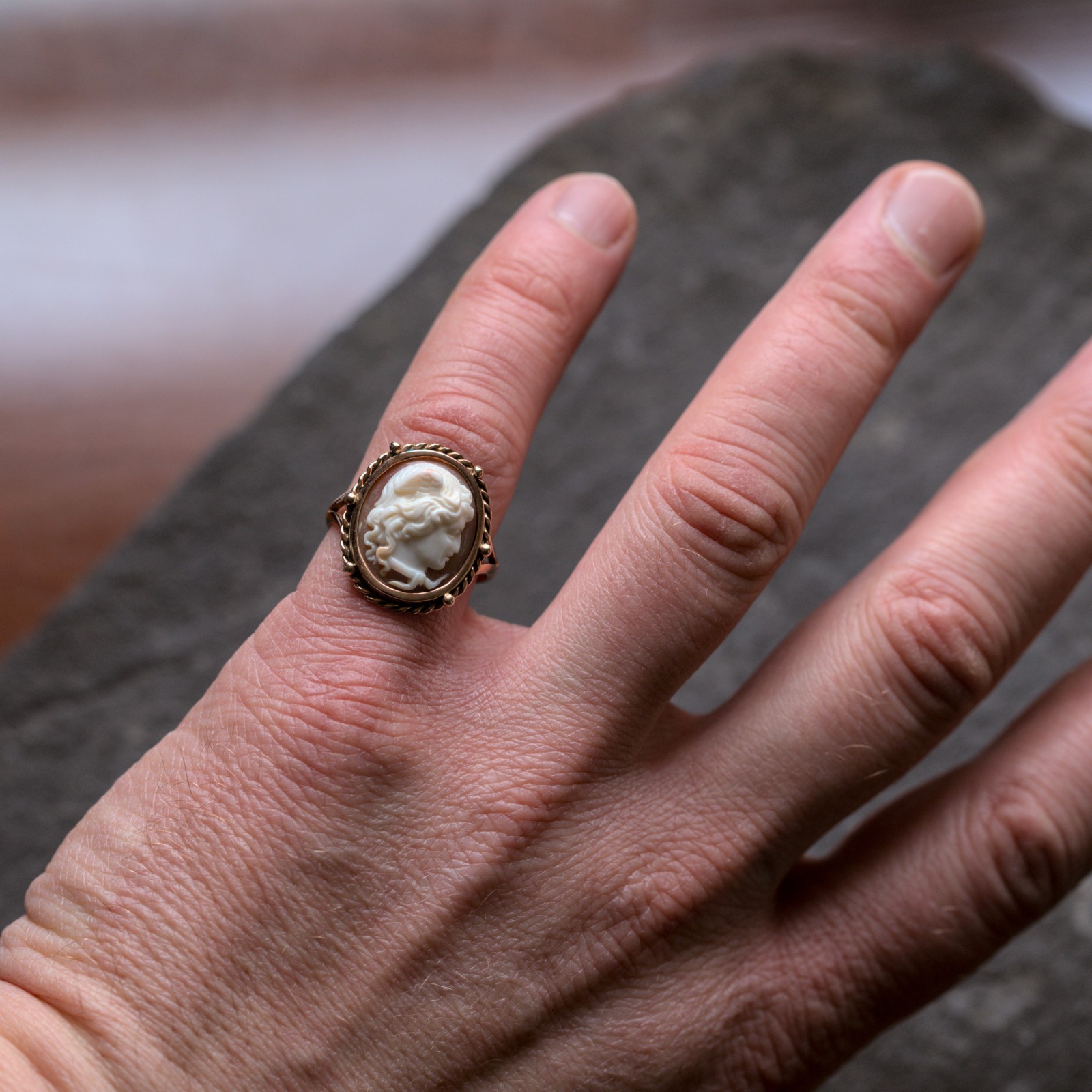 ANTIQUE ITALIAN 9K GOLD NATURAL SHELL CAMEO RING HIGH RELIEF MEDUSA c1880