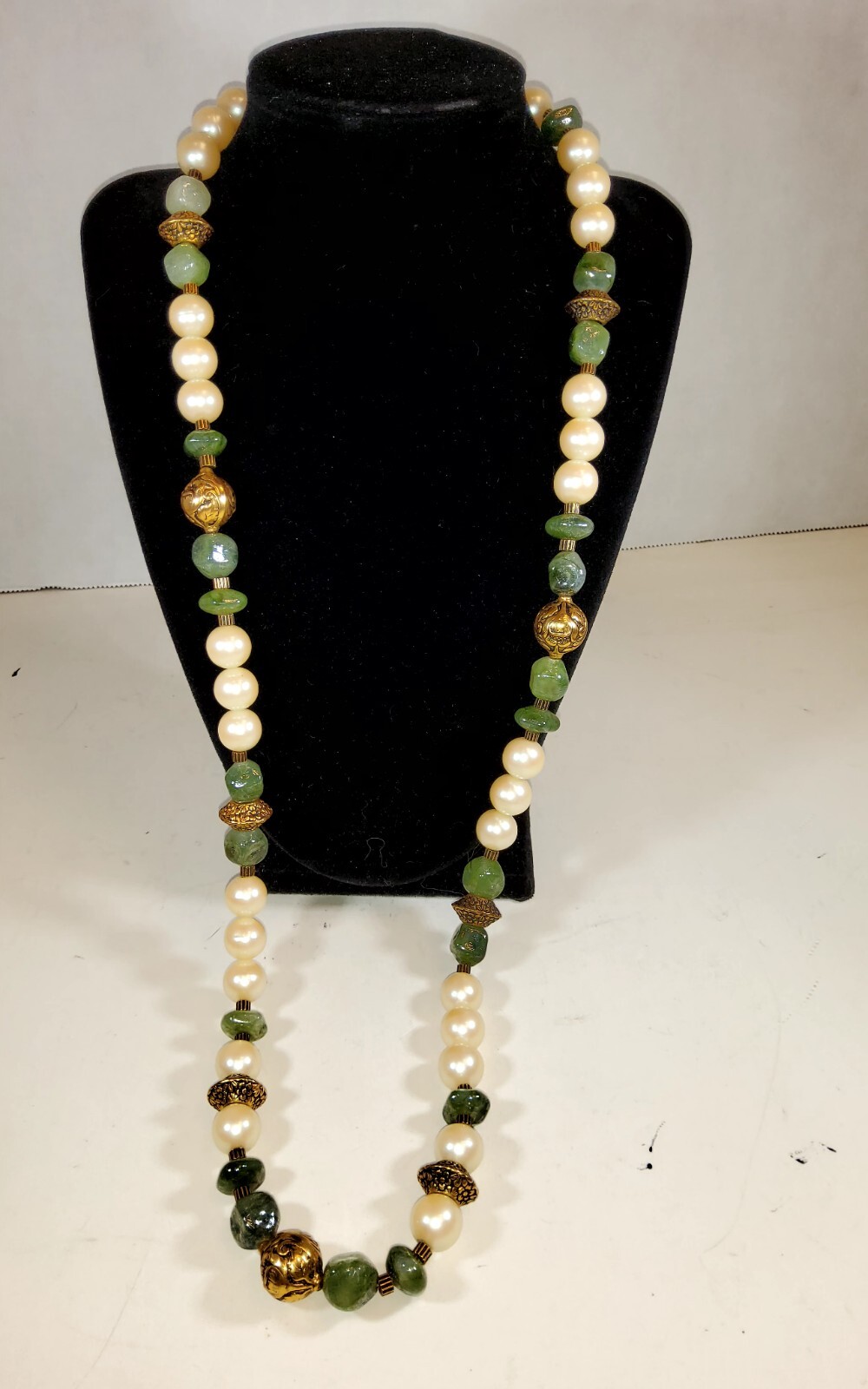 Vtg Multi Colored Gem Stones And Different Shape Stone necklace Some Stones Glow