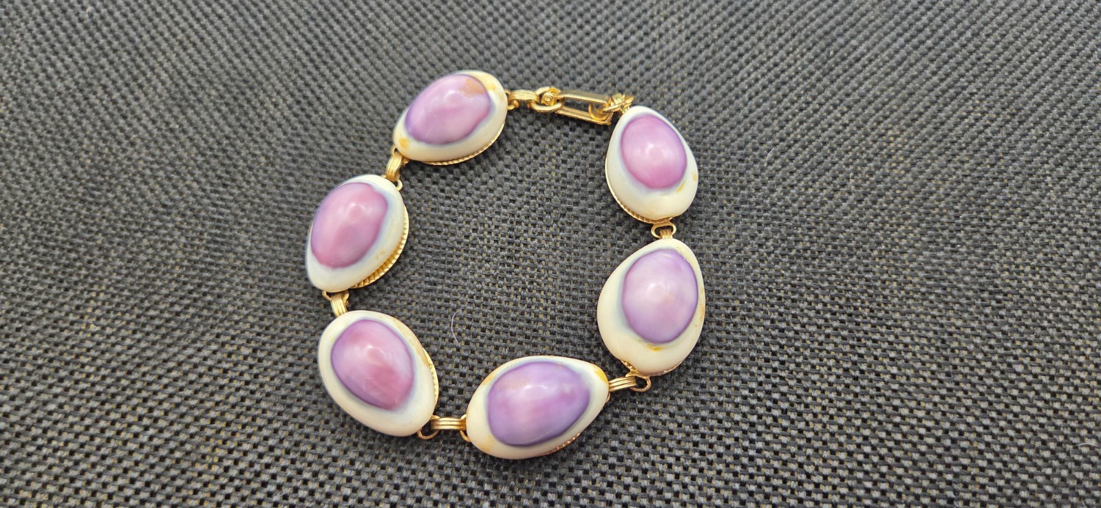 Vintage White Purple Top Cowrie Shell Gold Tone Seashell Bracelet Eyes Unique