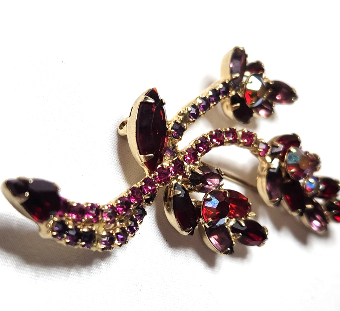 VINTAGE RED, FUCHSIA PINK & AB STONES FLORAL SPRAY BROOCH 3 1/2″L