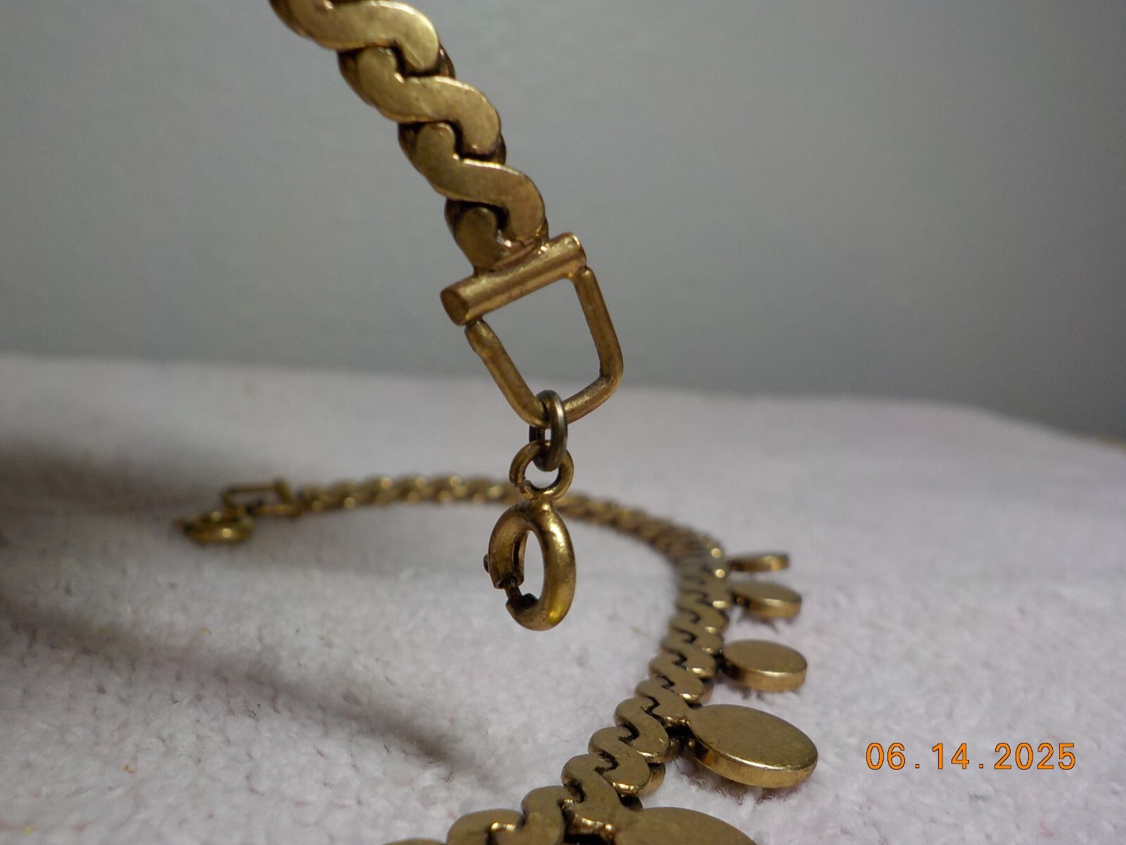 GOLDTONE FLAT S LINK CHAIN CHOKER W/LAYERED COIN DISK PENDANT & COIN ACCENTS