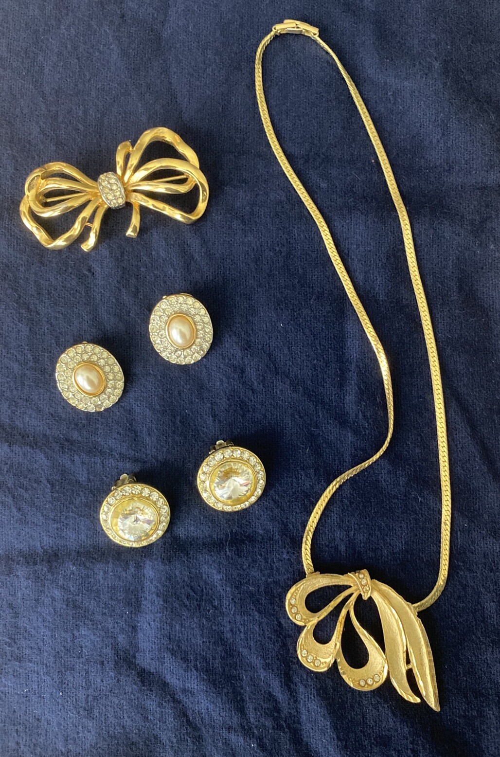 Vintage Jewelry Lot gold tone Brooch, Clip on style Earrings and Necklace – read