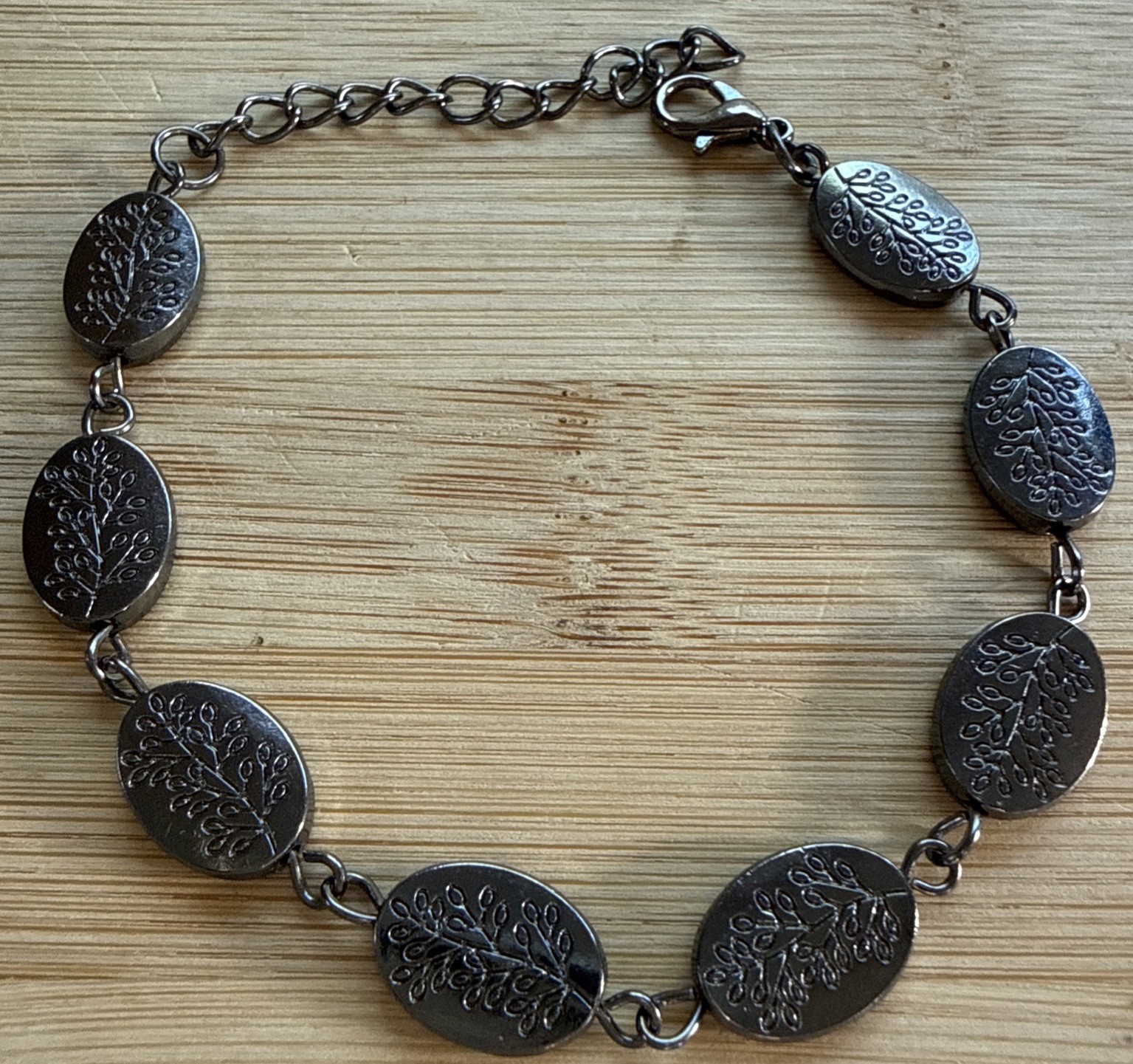 VINTAGE SILVERTONE LEAF LINK BRACELET OVAL PANELS BOTANICAL DESIGN LIKELY 60s80s
