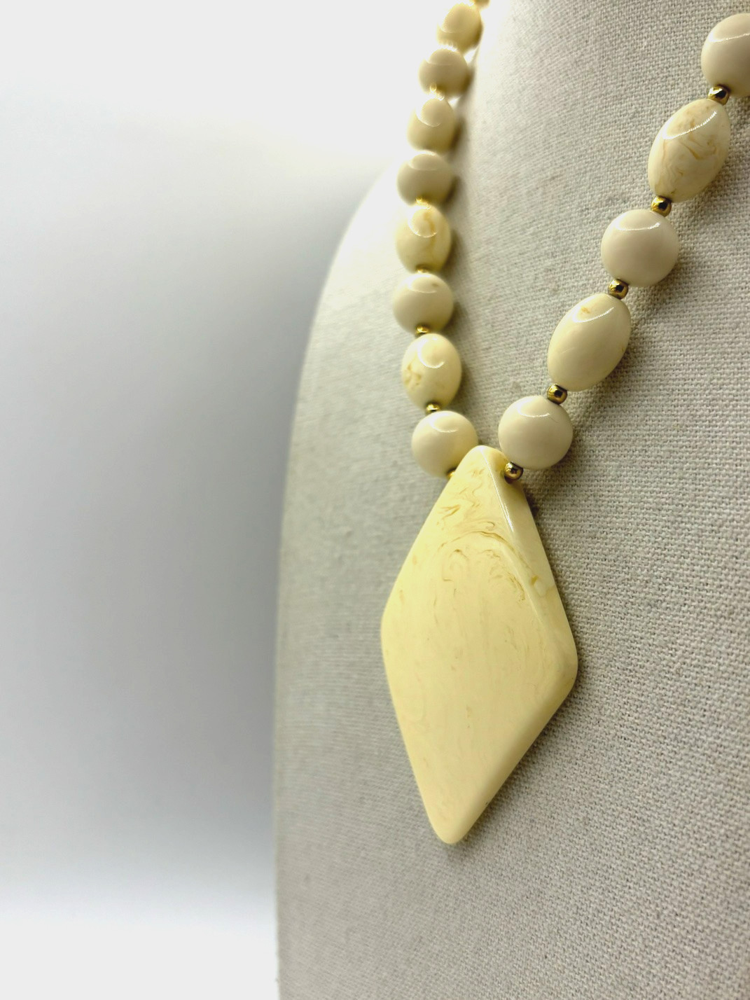 Vintage Ivory Marbled Cream And Gold Beaded Diamond Shaped Slab Pendant Necklace