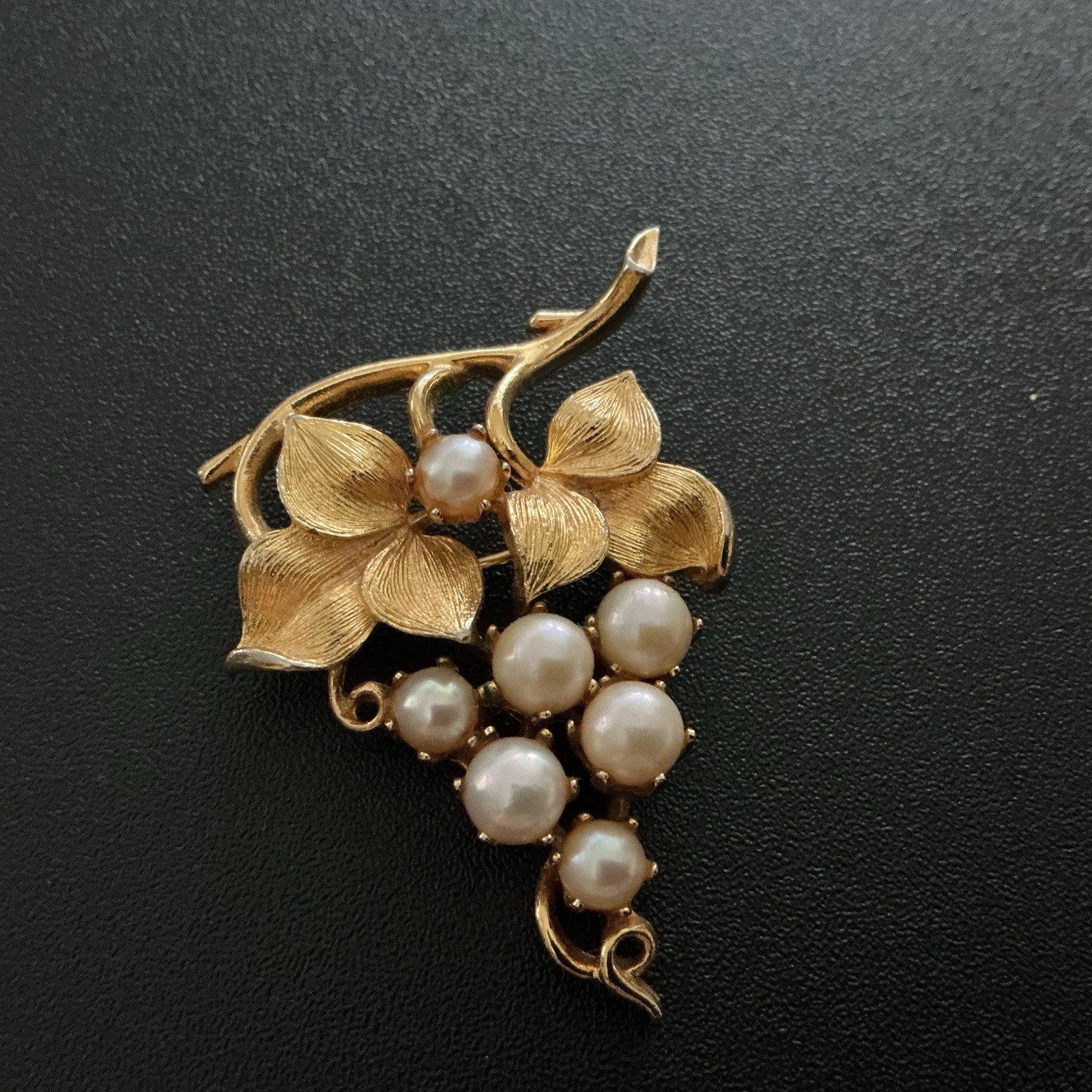 Vtg 1960s Brooch Lisner Brushed GoldT Faux Pearl Grape Cluster 1-3/4” L 1-1/2 W