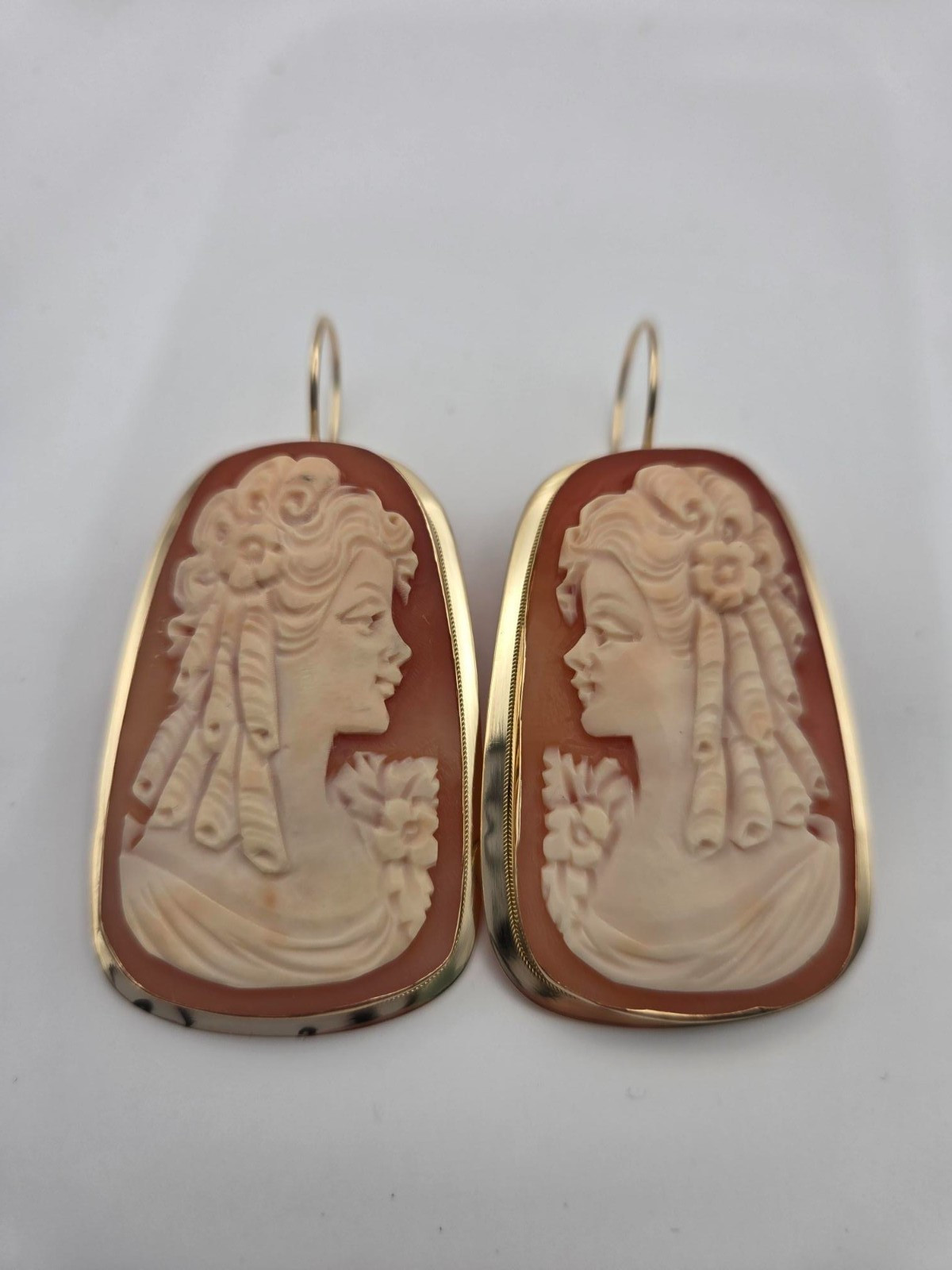 Vintage 14K Gold Italian Shell Cameo Earrings Lady Portrait Estate