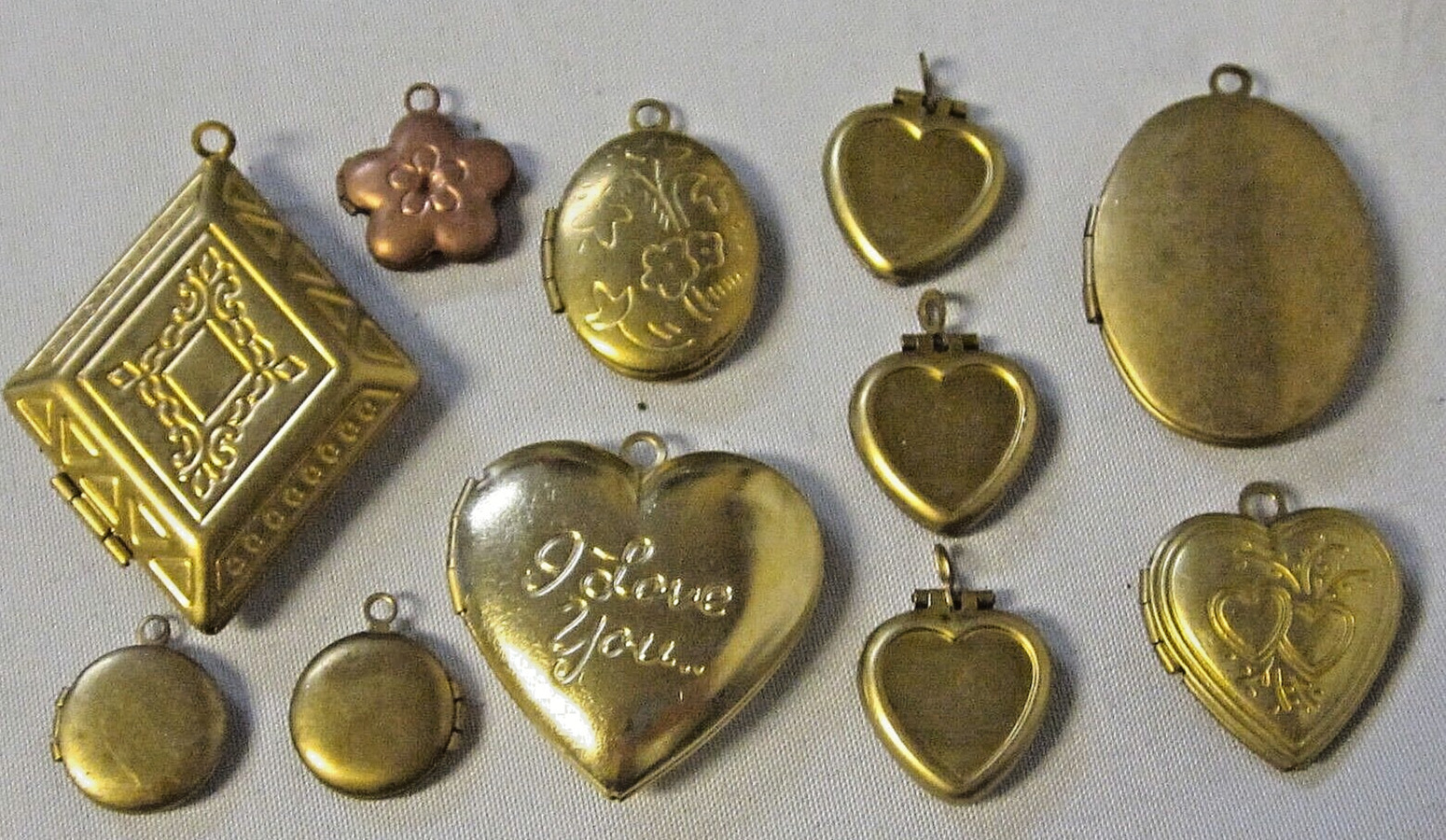 11 VTG MODERN LOCKETS HUGE LOT BRASS FINDINGS FLOWER HEARTS NOS PENDANTS CHARMS