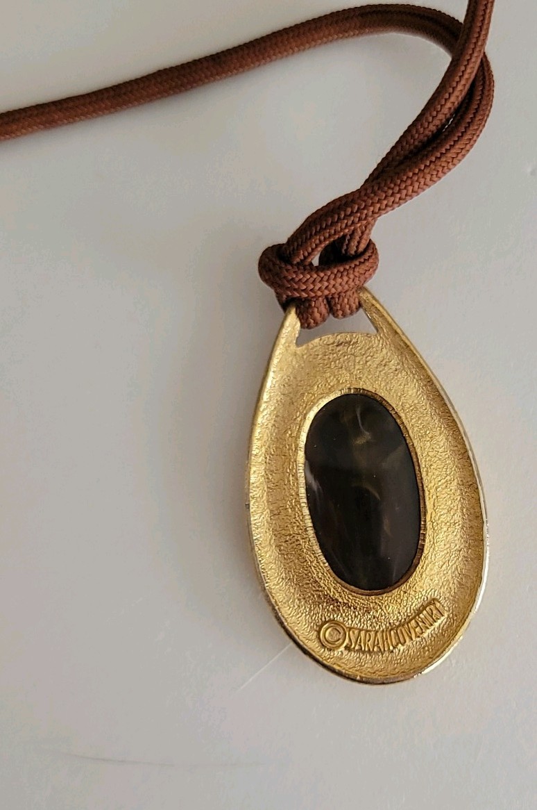Vintage 1978 Sarah Coventry Broadway Pendant Ncklce Gold Tone Brown Glass & Cord