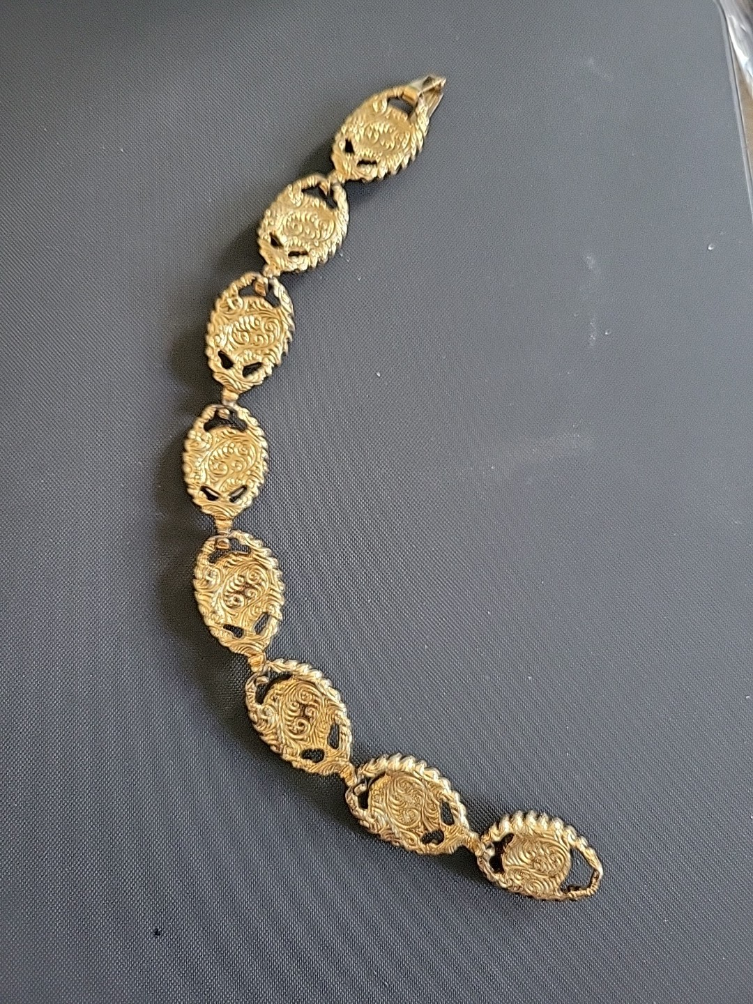 Vntg Floating Gripoix Cabochons & Pearls Golden Ornate Bracelet 8″, 32 gms