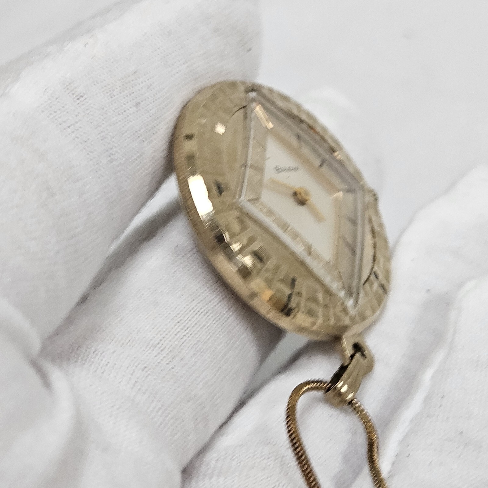 Vintage Bulova Gold Tone Round Pendant Necklace Watch 1967 11ALL 17J Hand Wind