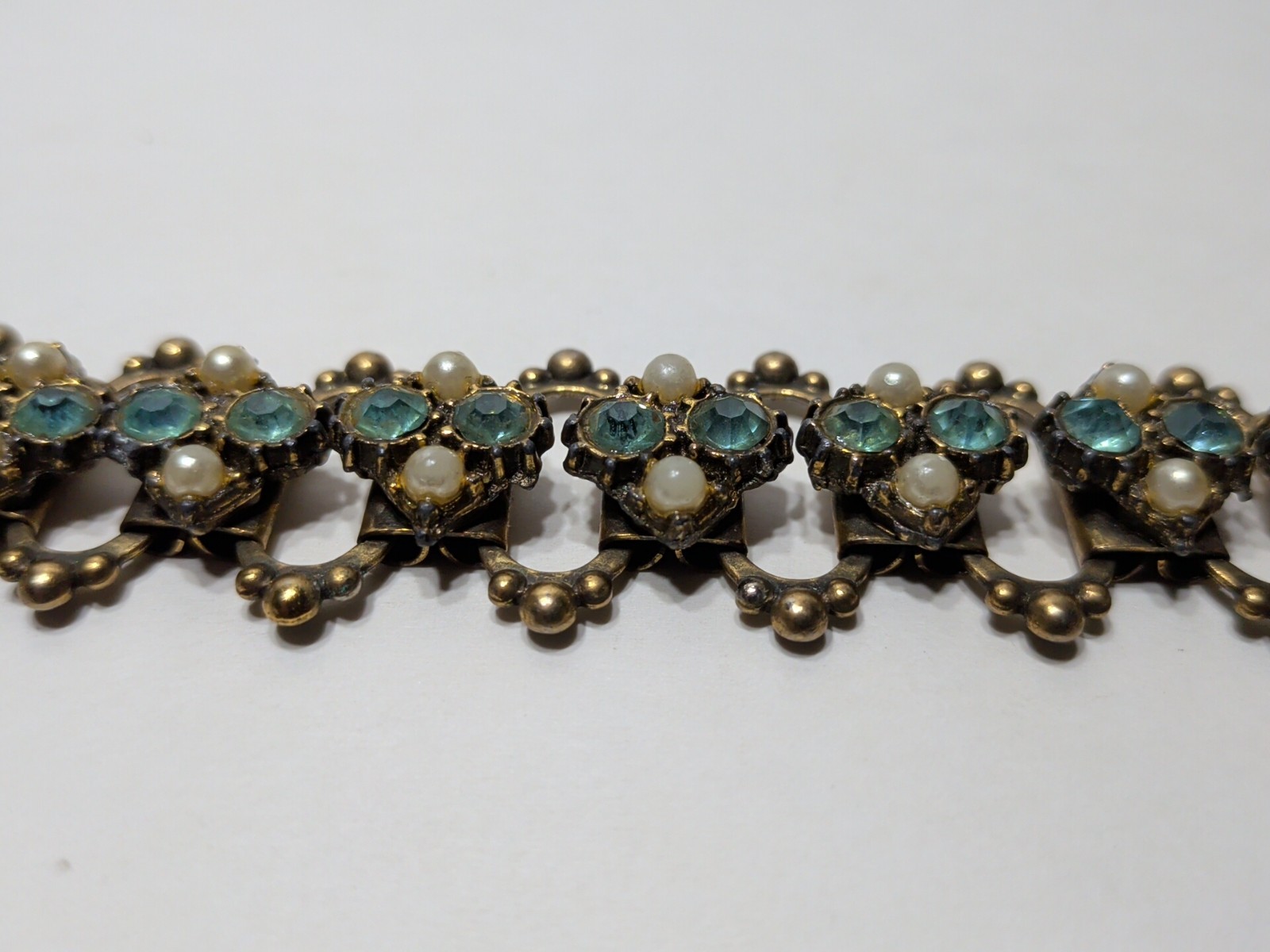 ✨VINTAGE✨ 1950s 8″ Bracelet Blue Stones Small Pearls Gold Tone Filigree Copper?