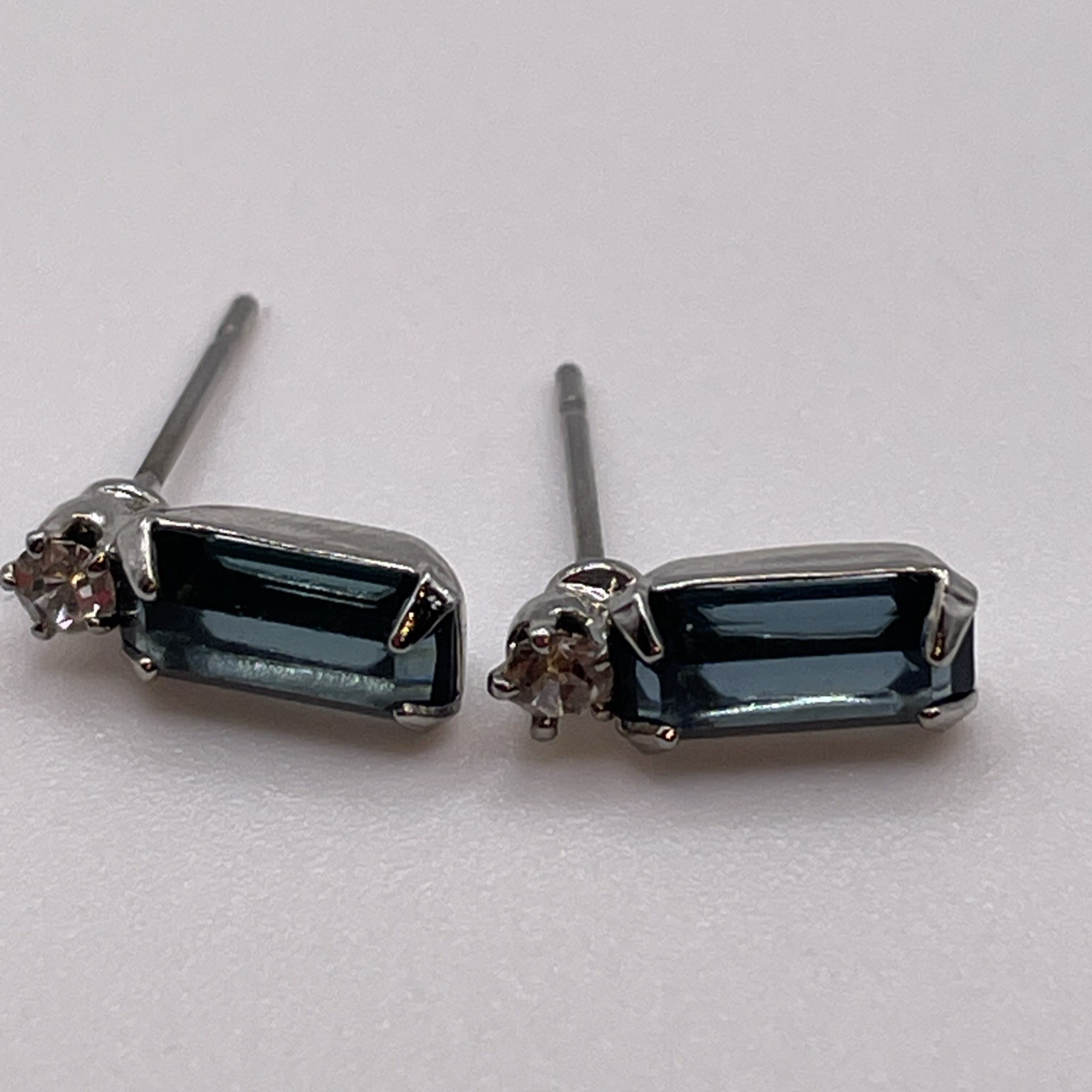 Earrings Vintage Rhinestone Blue Gem Style Silver Tone Metal Stud Jewelry