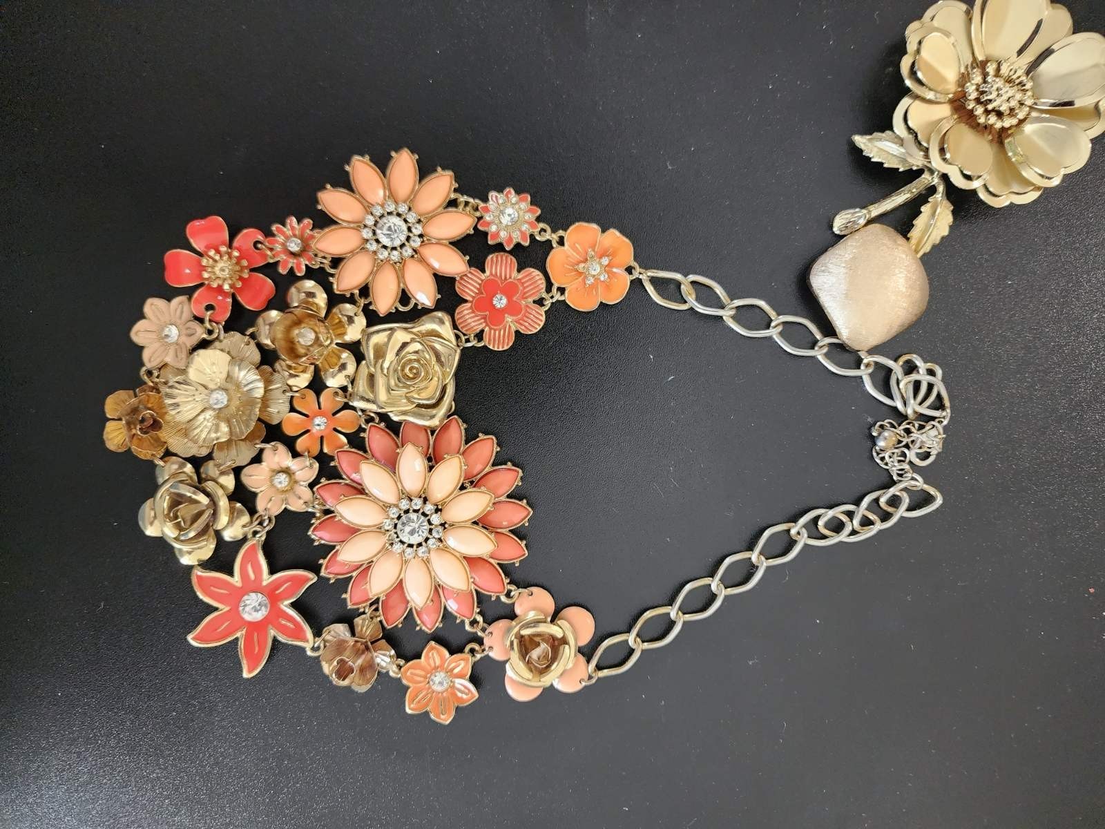 Vintage jewelry set of 22 in vintage purse