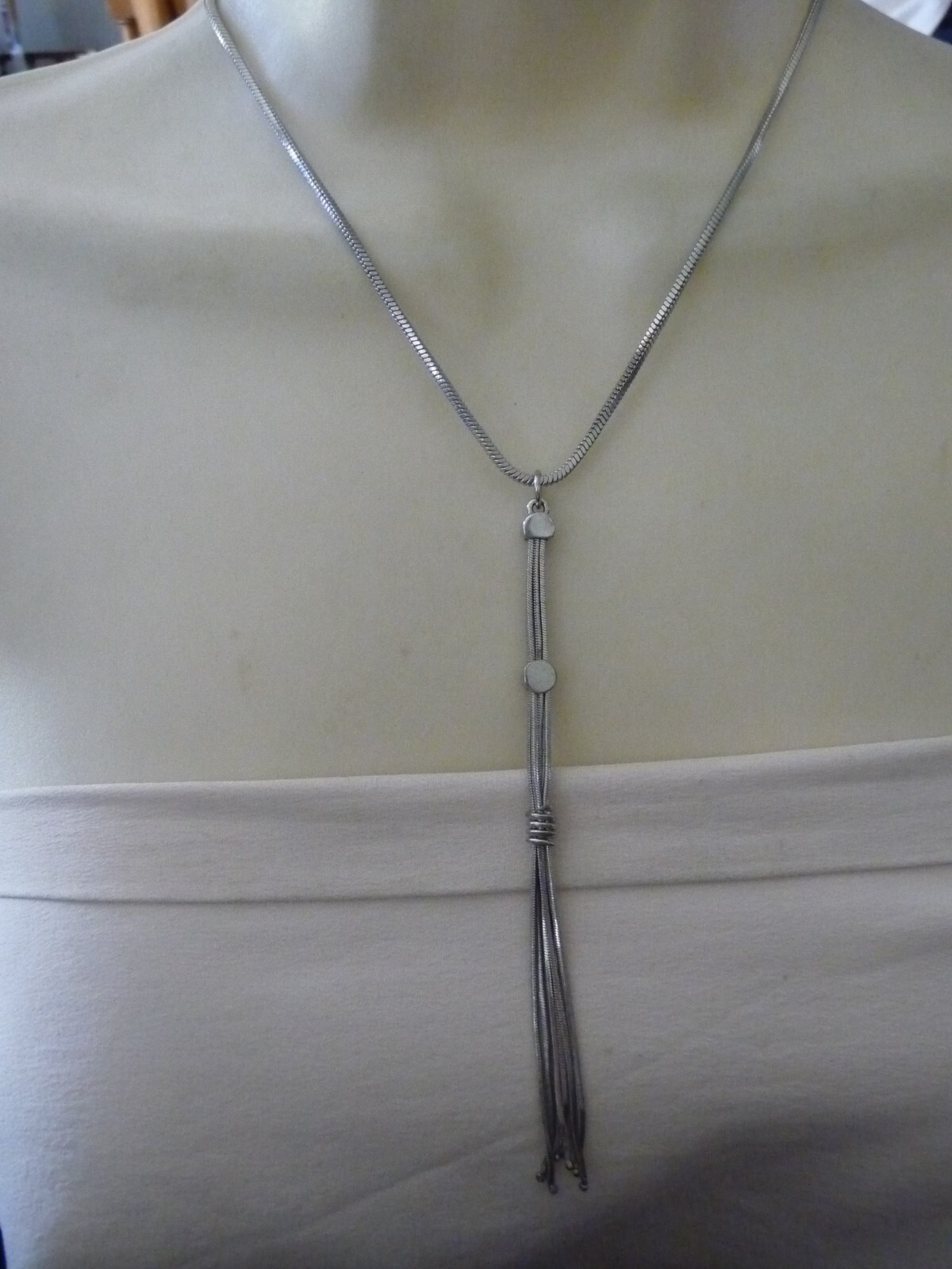 GWEN SIGNED 8″L SILVER TONE SNAKE CHAIN W 4″LTASSEL NECKLACE #24/7A