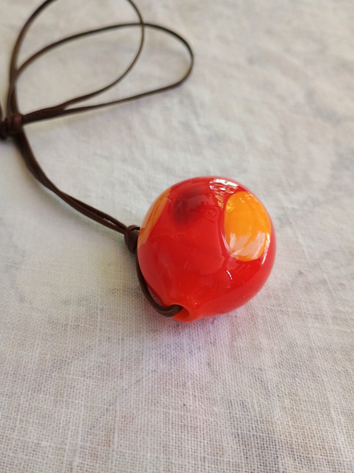 Leather Cord Pendant Necklace Sculptural Art Glass Red Orange 27″ Shell Vintage
