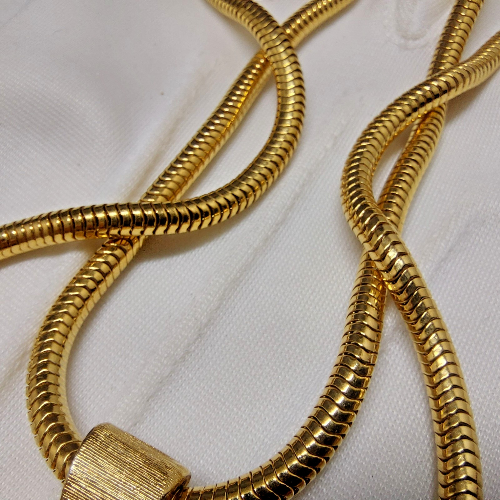 Crown Trifari Ivory Cream Lucite Gold Tone Pendant Necklace Vintage Signed