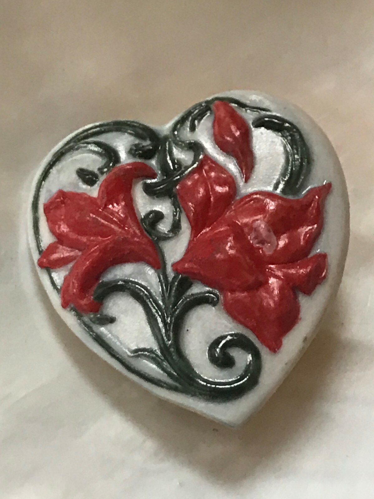 Estate Painted Ceramic Heart with Red Flowers Pin Brooch – 1 and 3/8th’s x 1.25