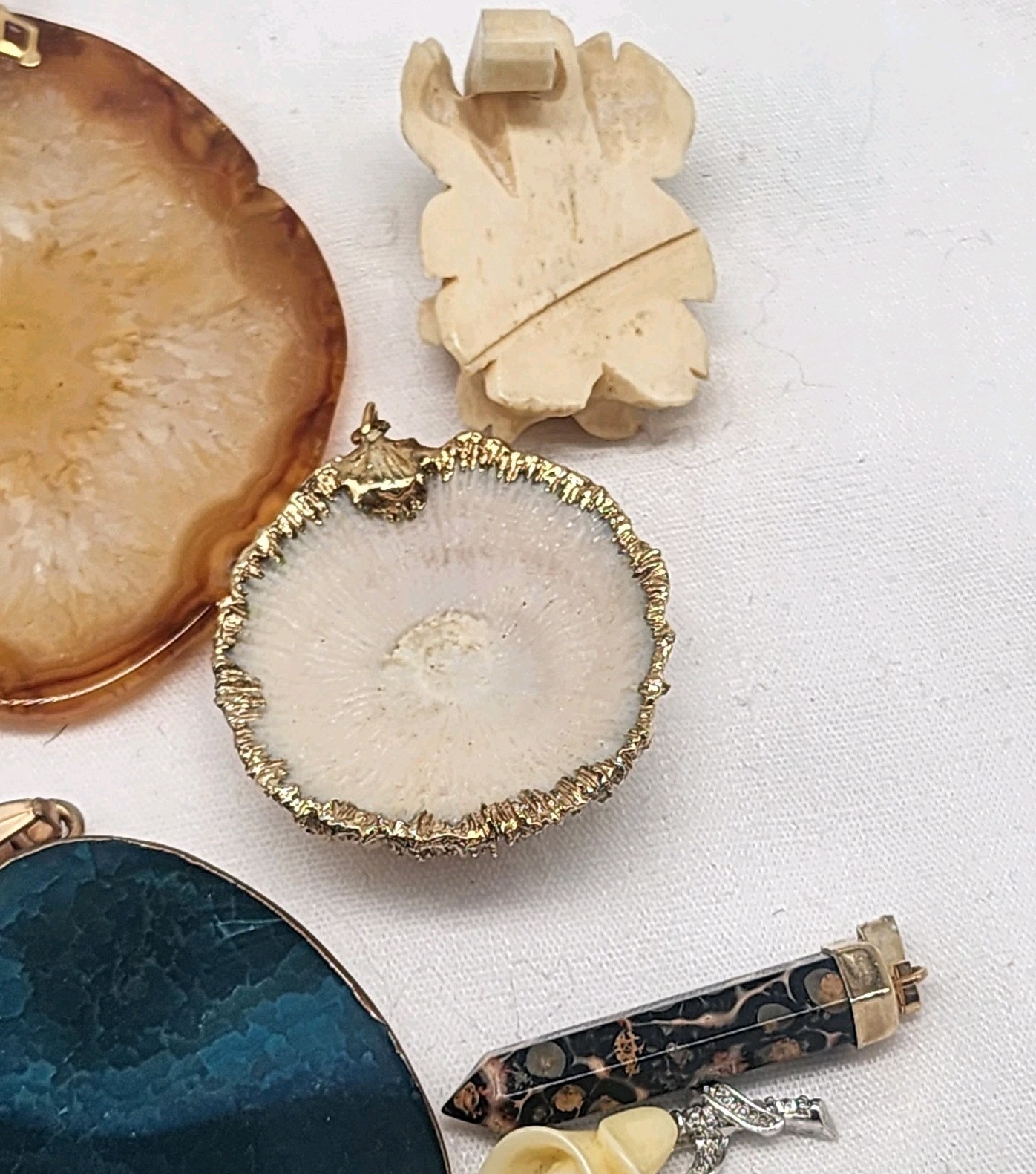 VTG pendant lot stones, shell and glass Mixed Metals lot of 10 Pendants