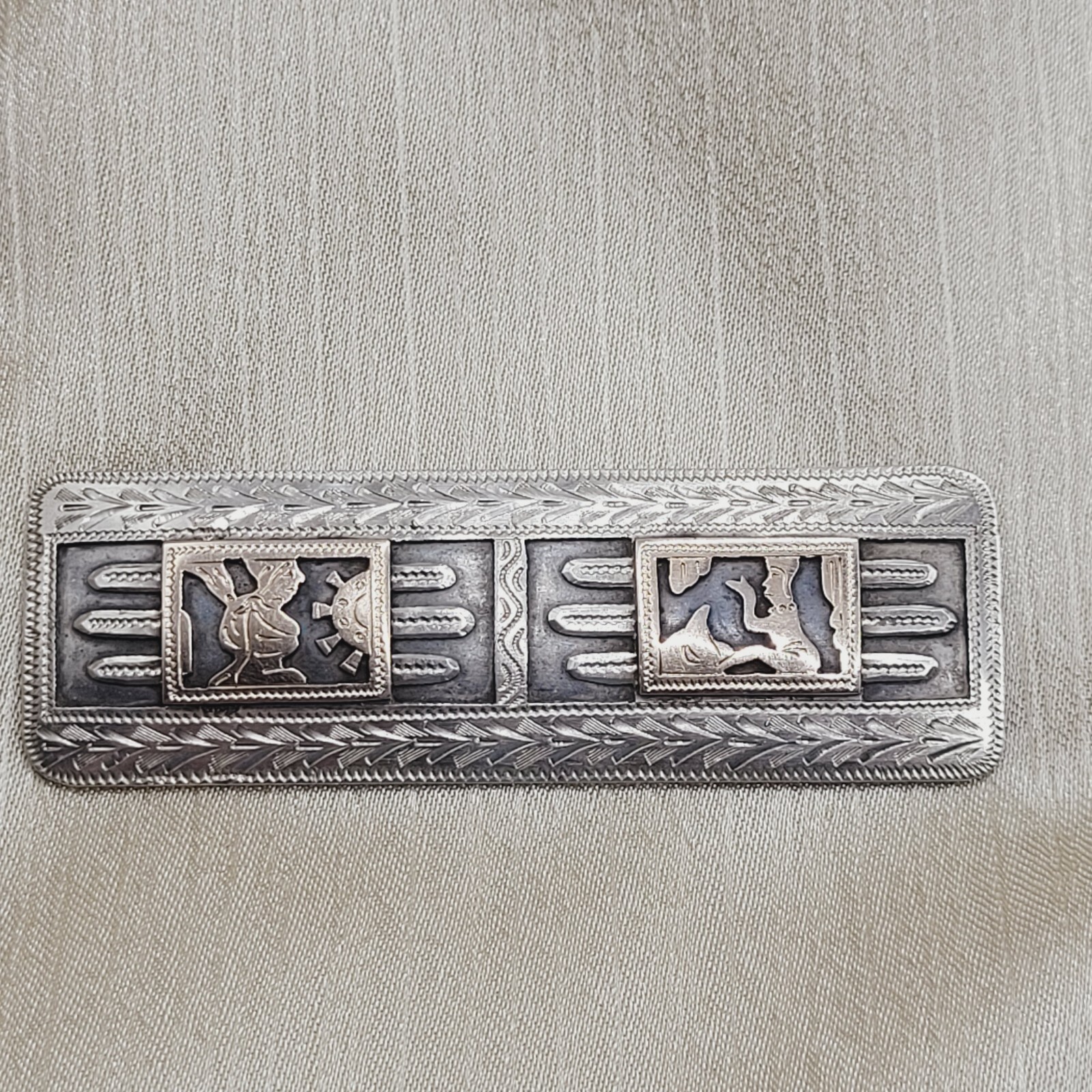 Guatemala Maya Mayan Relief Image Long Silver & Copper Tone Vintage Brooch Pin